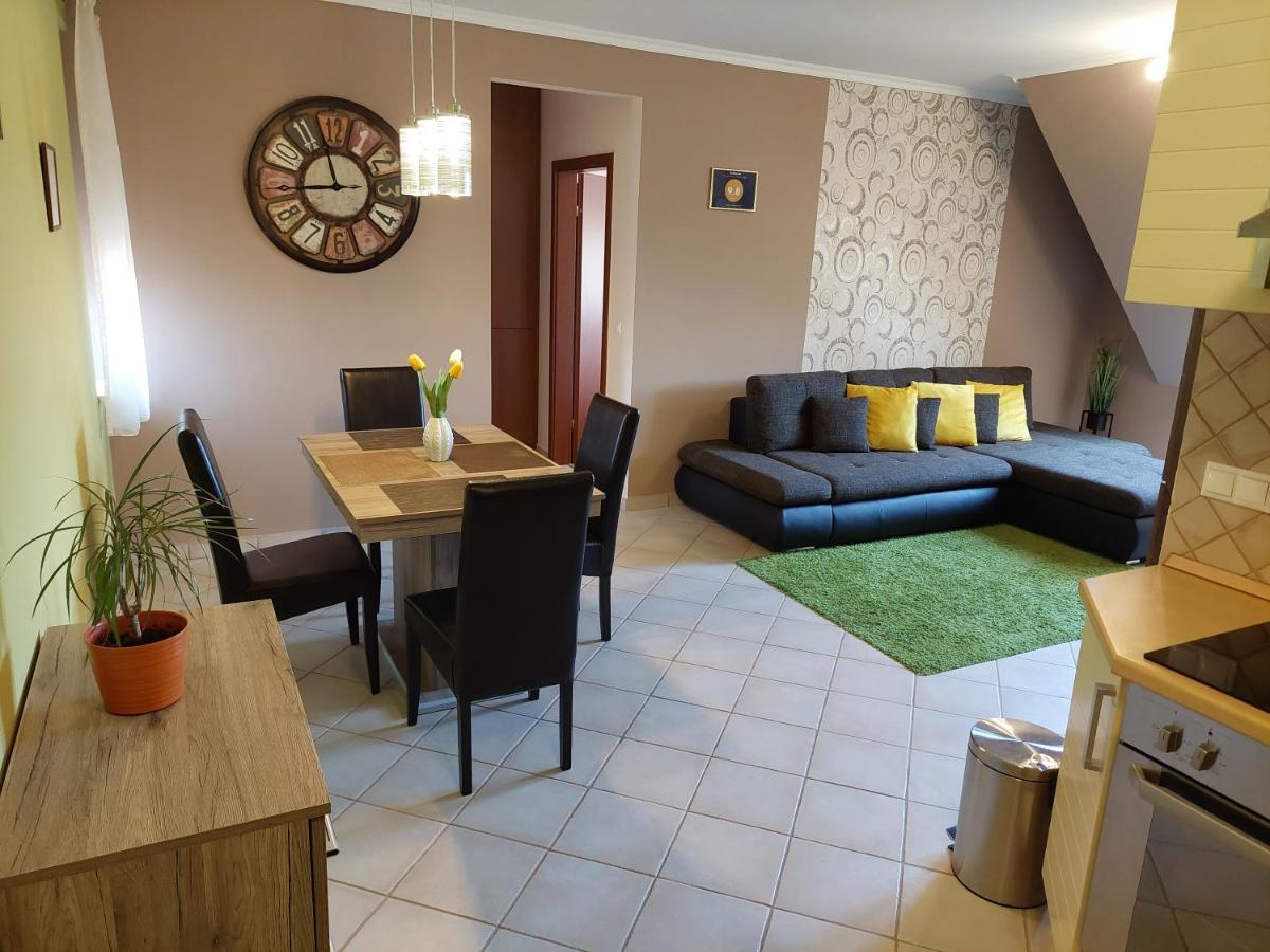 Samuci Apartman Hajdúszoboszló Exterior foto